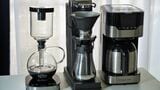 話題のコーヒーメーカー3製品をご紹介します。左からサンコー「おうち純喫茶」、バルミューダ「BALMUDA The Brew」、ラッセルホブス「グランドリップ 8cup（7653JP）」（筆者撮影）