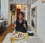 バジルの葉っぱが刺さってる（写真：筆者撮影）