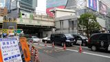5月30、31日に埼京線・湘南新宿ラインのホーム移設工事を行ったJR渋谷駅付近。線路をくぐる道路も一時通行止めになった（記者撮影）
