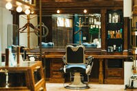 秋に抜け毛が多い人がすべき｢夏の頭皮ケア｣ クーラーによって頭皮は乾燥している