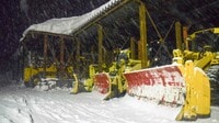 儲からない､人手不足…除雪担う業者の悲哀 豪雪でも凍り付いたまま､業者の懐事情