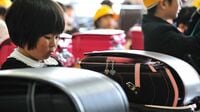 学校も保護者も"ランドセルをやめられない"のはなぜ？リュック型もある､文科省も｢毎日持ち運びは無理｣と認めたのに…