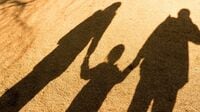 毒親に育てられた人が｢毒親｣になってしまう背景