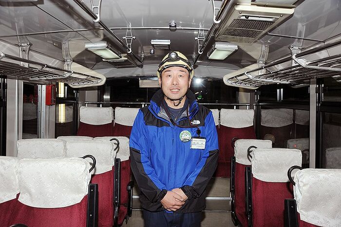 「バックヤードツアー」への参加を呼びかける早川さん