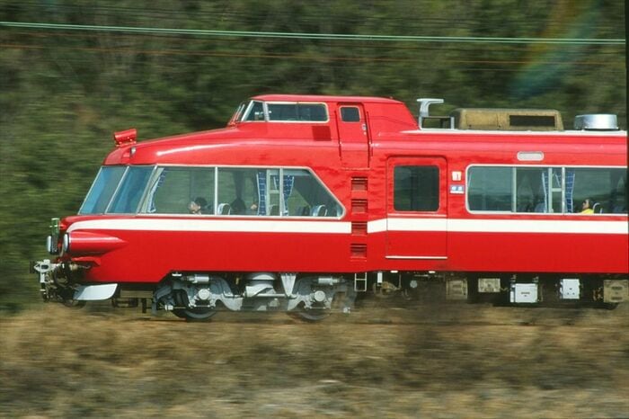 特急専用に使われた名鉄パノラマカーの白帯車