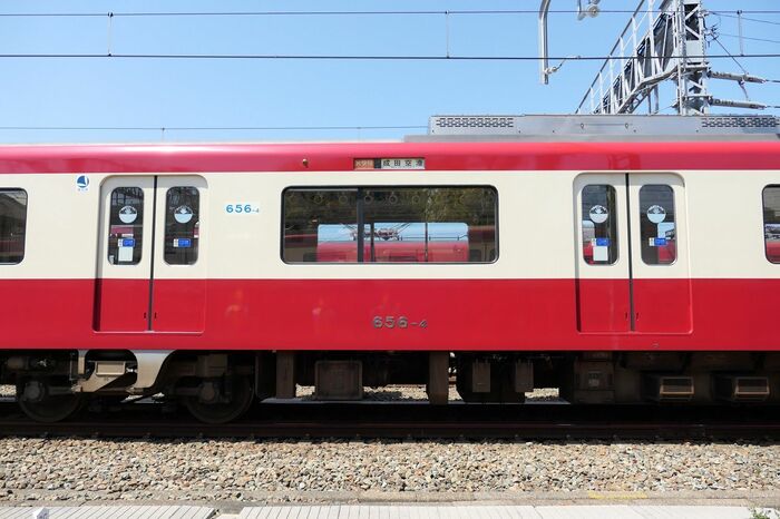 ドア横に車両番号が付け加えられた