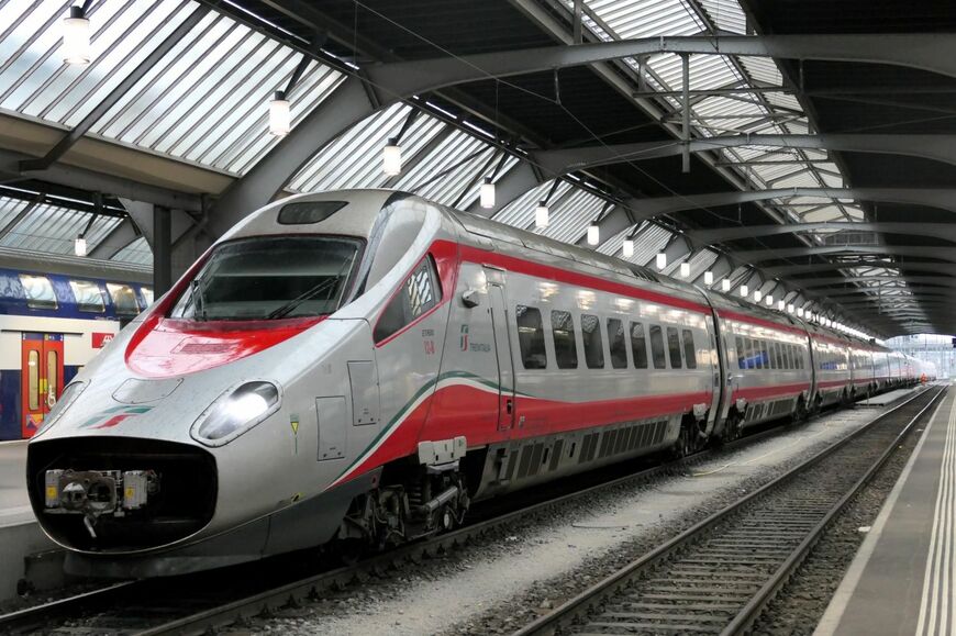 イタリアから乗り入れる高速列車（筆者撮影）