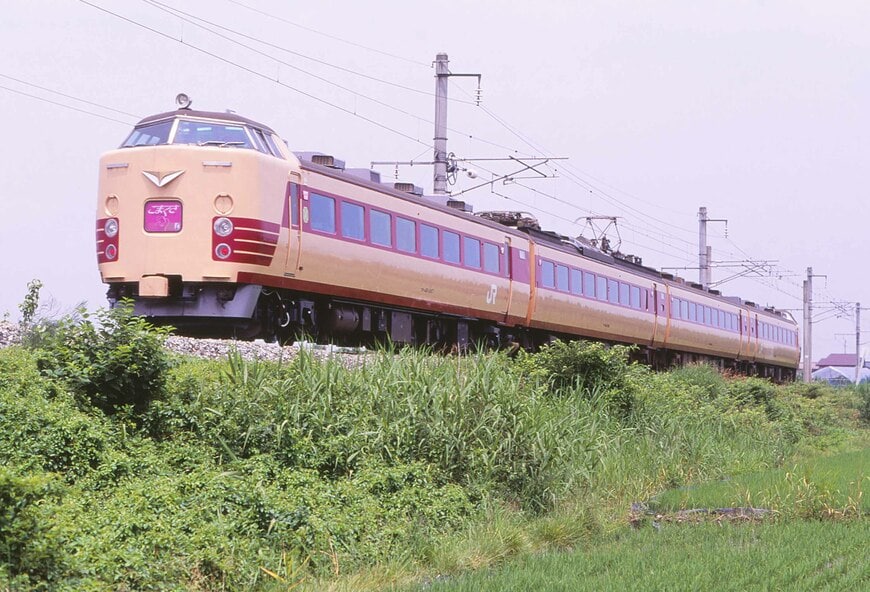 ＜JR＞1992年の山形新幹線開業時に登場した、山形―新庄・秋田間の特急「こまくさ」（撮影：南正時）