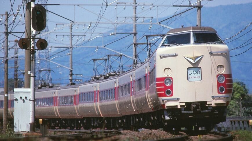 国鉄時代の381系「しなの」