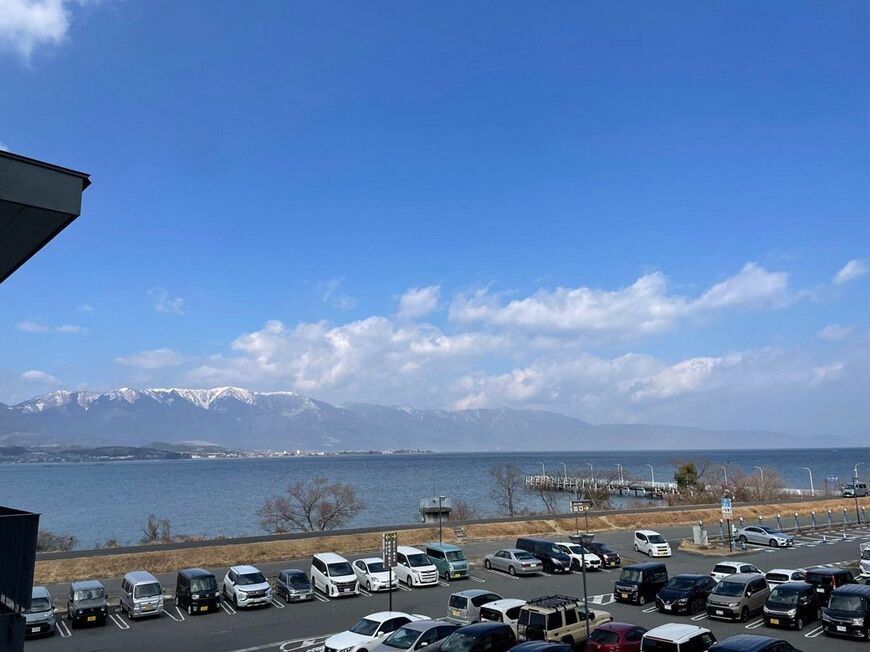 ピエリ守山の裏手から望む琵琶湖