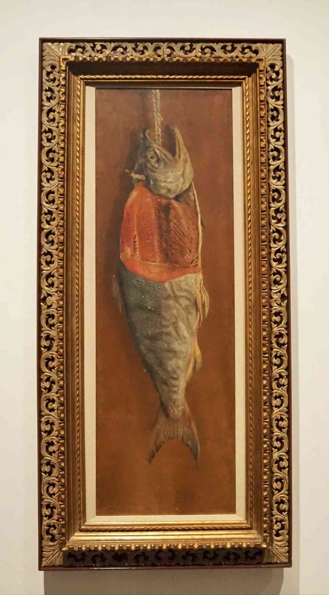 高橋由一「鮭」（1877年頃、東京藝術大学蔵、通期展示）展示風景（撮影：小川敦生）