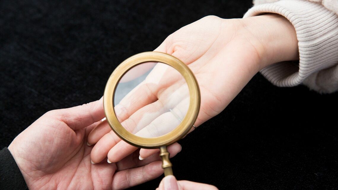 「生命線が切れていると、命の危険がある」は本当か？（写真：Fast&Slow／PIXTA）