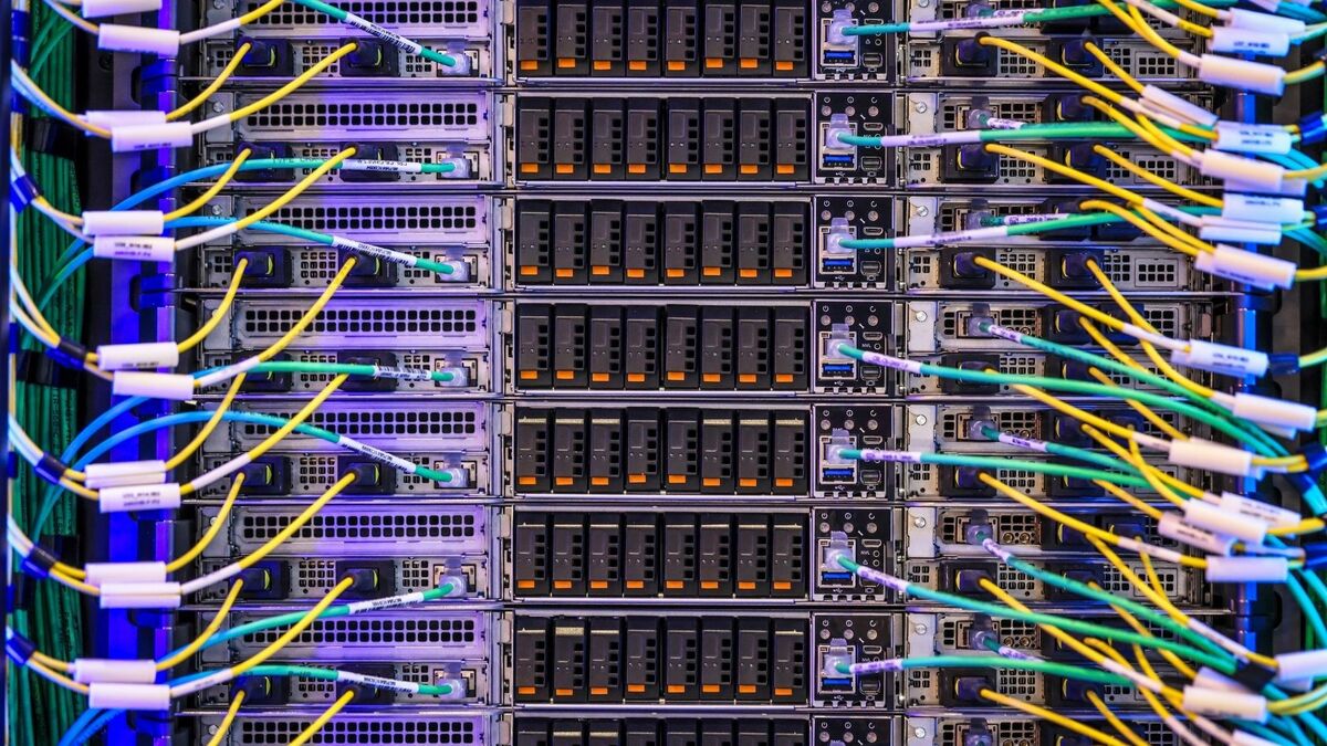 AIインフラ需要で社債発行過熱、マン・グループがバブルリスク警告