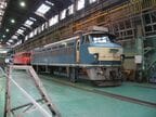 広島車両所で検査を受けるEF66