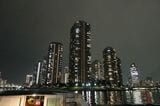 船から眺める夜景（筆者撮影）