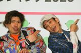お笑いコンビEXITの兼近大樹とりんたろー。