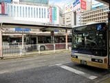 新宿駅西口のバス乗り場（筆者撮影）