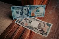 円が対ドルで一時155円台後半に上昇…連休中も神経質な値動き続く