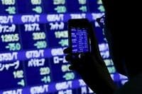 日経平均の寄り付き､下げ幅は200円超に 海外情勢の不透明感が影響