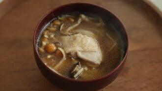 鶏とキノコのみそ汁