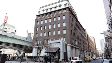 UPDATE 2-Nomura beats partial retreat from Europe, Americas as global vision fades