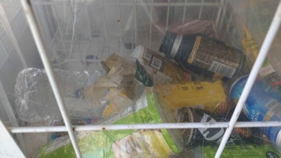 パンの袋が入れられていた