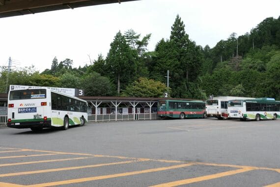 南海 高野山駅前 地上バスロータリー