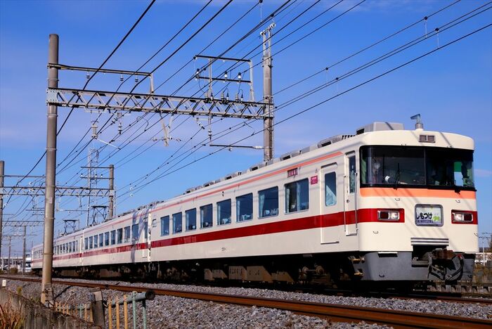 特急「しもつけ」として走る350型