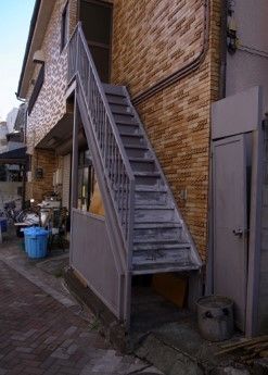 最後は飛び降りるしかない階段