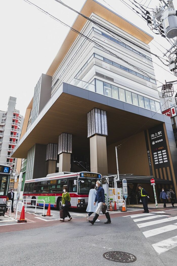 リニューアルした池上駅舎