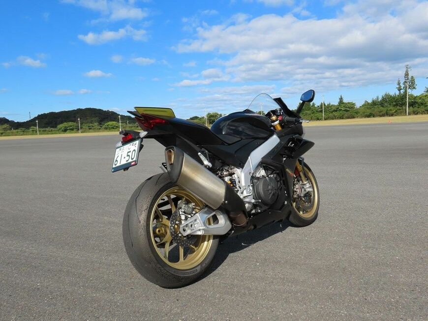 RSV4・1100Factoryのディテール（筆者撮影）
