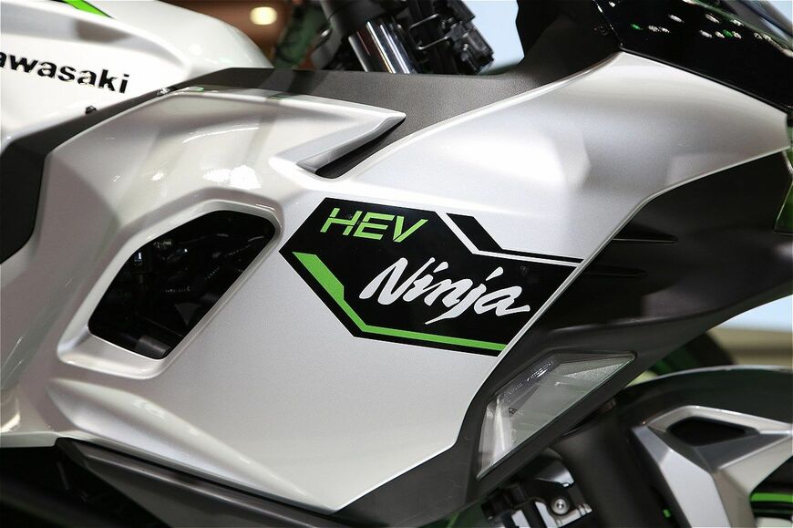 カワサキモータース「ニンジャ7ハイブリッド」（筆者撮影）
