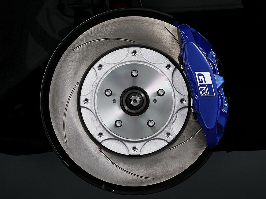 GRヤリス RZ“High performance・Sébastien Ogier Edition”（日本仕様、プロトタイプ）とGRヤリス RZ“High performance・Kalle Rovanperä Edition”（日本仕様、プロトタイプ）（写真：トヨタ自動車）