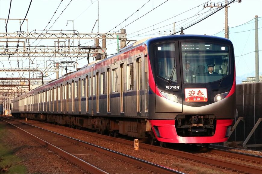 令和最初の「迎光号」に充当された5000系（撮影：南正時）