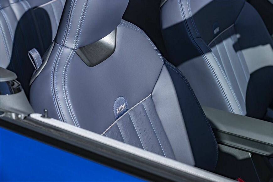 MINI（ミニ）の新型「ミニ・クーパー・コンバーチブルS」（写真：MINI）
