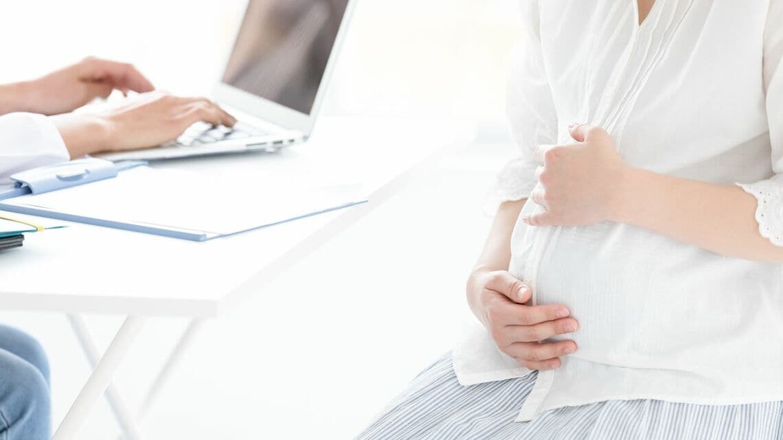 日本医学会の運営委員会が出生前検査の認証施設として、新たに204の医療機関を認めました（写真：pearlinheart／PIXTA）