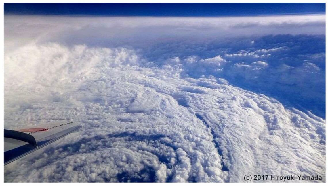 台風の眼の中