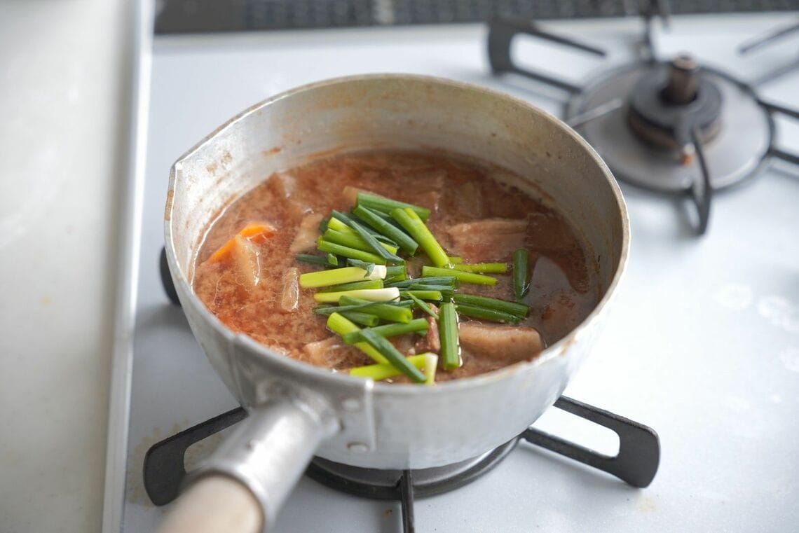 ネギを加えた豚汁