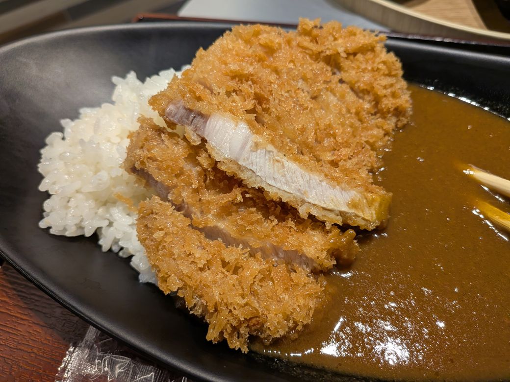肉はかなり柔らかく、脂身もさっと口で溶ける（筆者撮影）