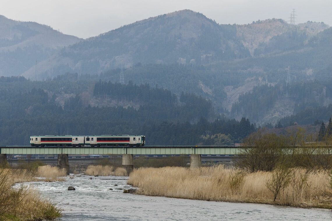 鳴子温泉を通る陸羽東線。2020年まで観光列車「リゾートみのり」も運転されていた（筆者撮影）