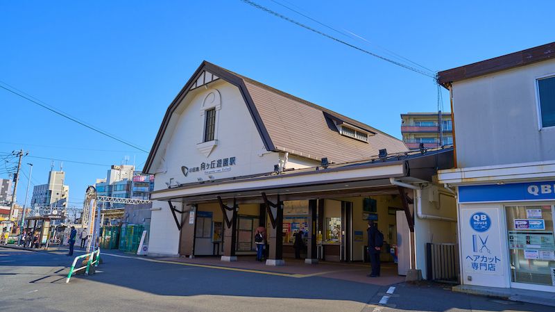 小田急の向ヶ丘遊園駅。2018年まで特急が停車していた（写真：Q2Photo/PIXTA）
