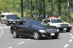 メルセデス・ベンツS600 警護車。