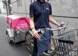 小回りのきく自転車は、小型倉庫から個人飲食店までの配達に適している（提供：なんでも酒やカクヤス）