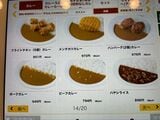 私もこのニュースを聞いて、久しぶりにCoCo壱番屋に足を運んでみた。ポークカレーやビーフカレーなどのベーシックなカレーの値段も高くなったな……と注文タブレットを見て思った（筆者撮影）