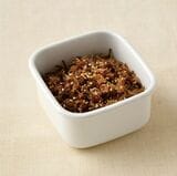 だしをとったあとのかつお節と昆布から、あっという間にできる「だしとりあとの時短佃煮」は、「おかか昆布おにぎり」の具材にもなり、子どもも喜びます（撮影：佳川奈央）