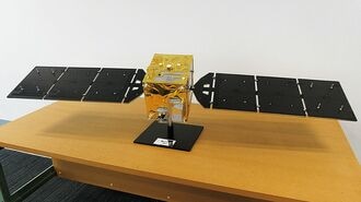 宇宙デブリ観測用衛星の模型