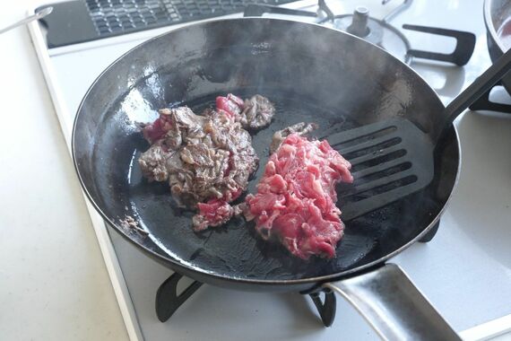 炒めた牛肉