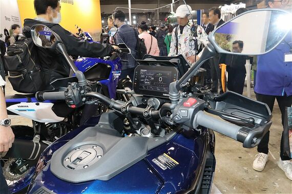 トレーサー9GT＋ Y-AMTのハンドルまわり