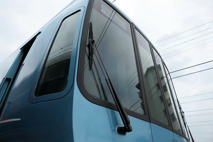 切妻型先頭車の大型前面ガラス