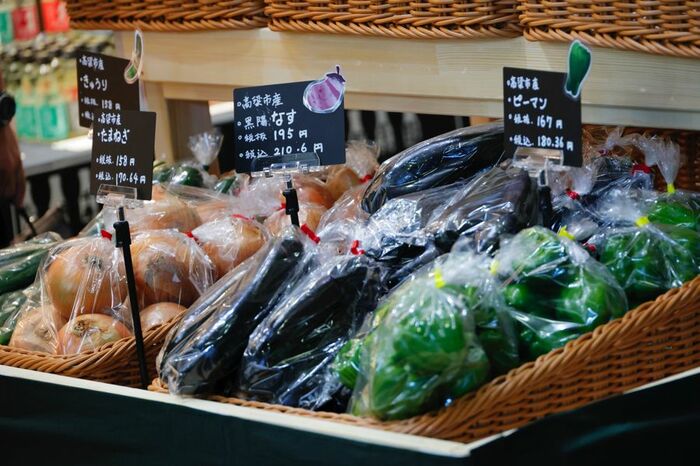 他の生産者のナスとともに笹田さんのナスも岡山駅に到着